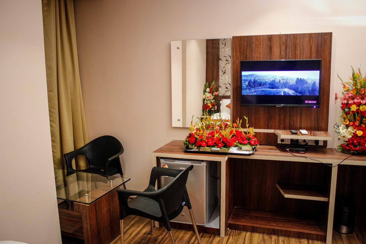 Regenta Inn Larica Калькутта Экстерьер фото