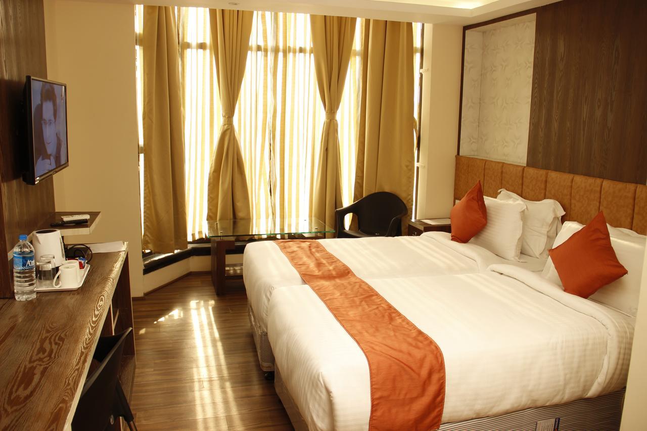 Regenta Inn Larica Калькутта Экстерьер фото