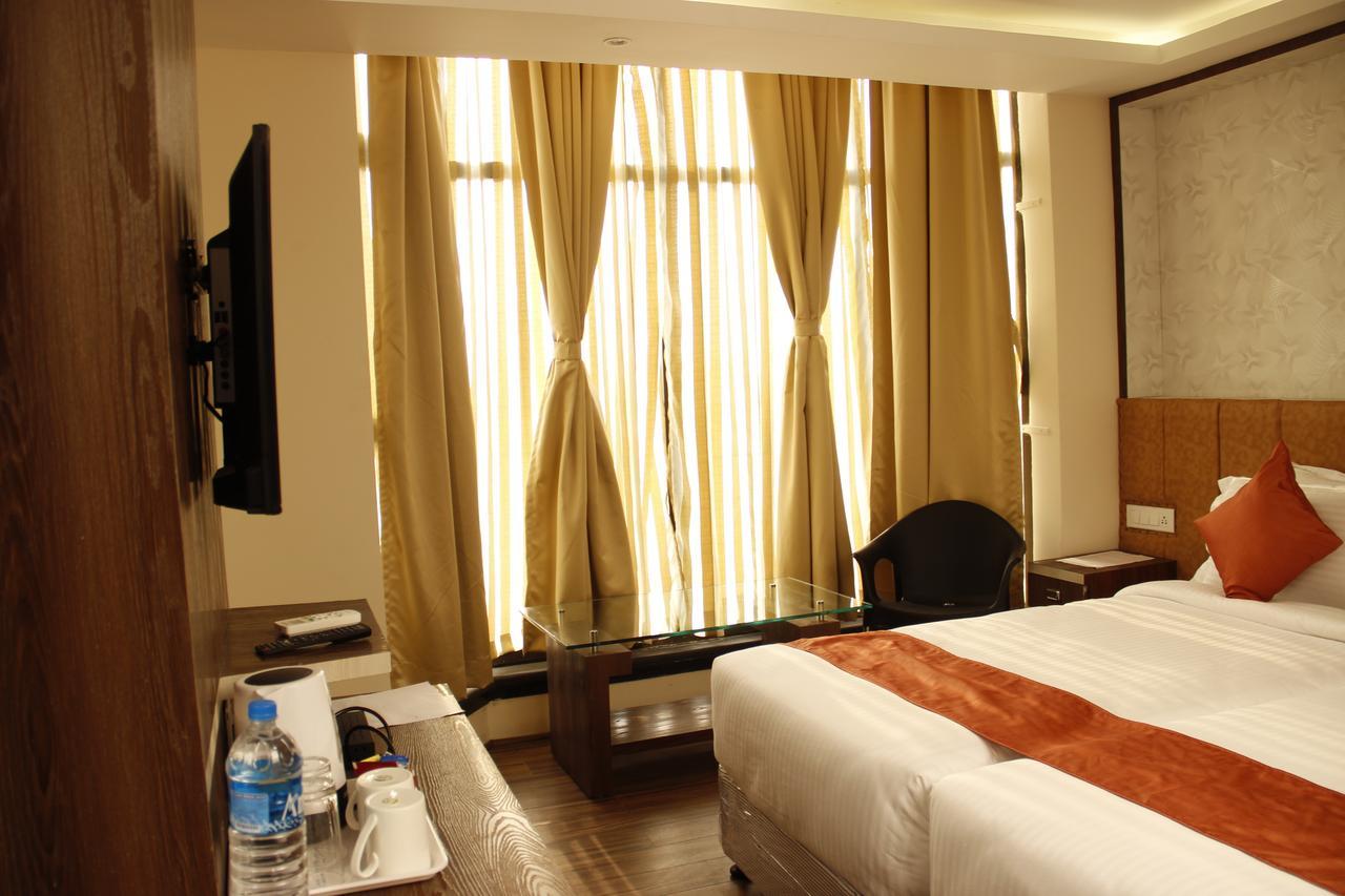 Regenta Inn Larica Калькутта Экстерьер фото
